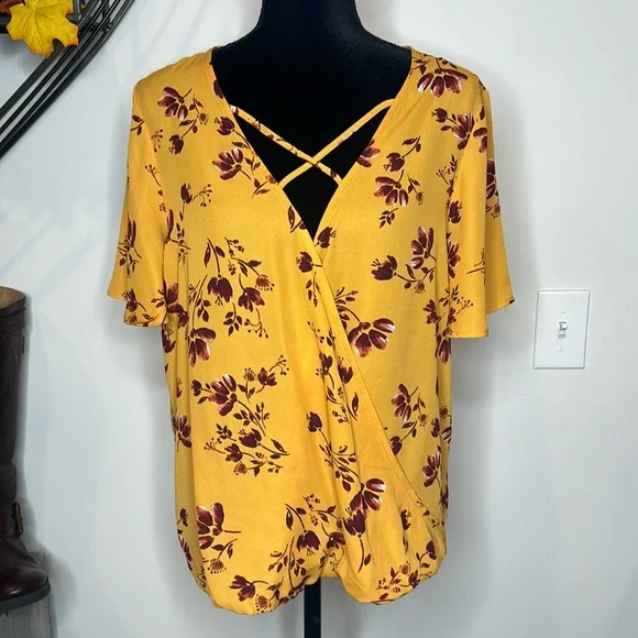 C.C Golden Yellow Flowy Floral Top w/ Crisscross - Size Large - Picture 2 of 12